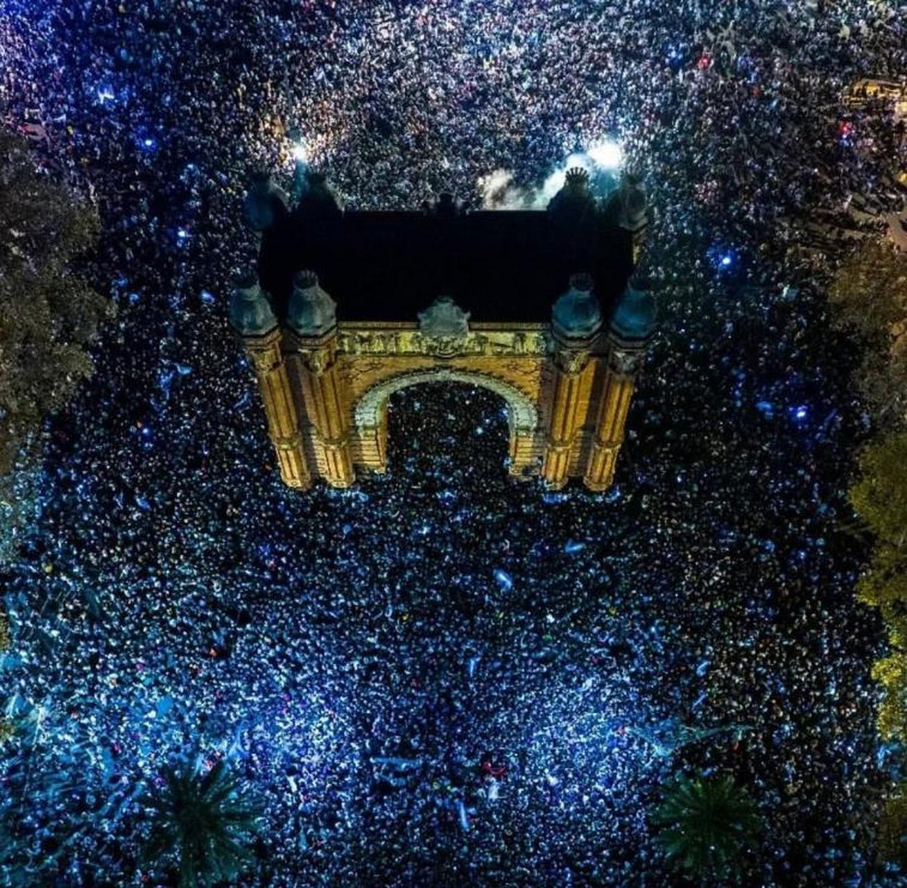 巴塞罗那主场球迷壮观场面震撼