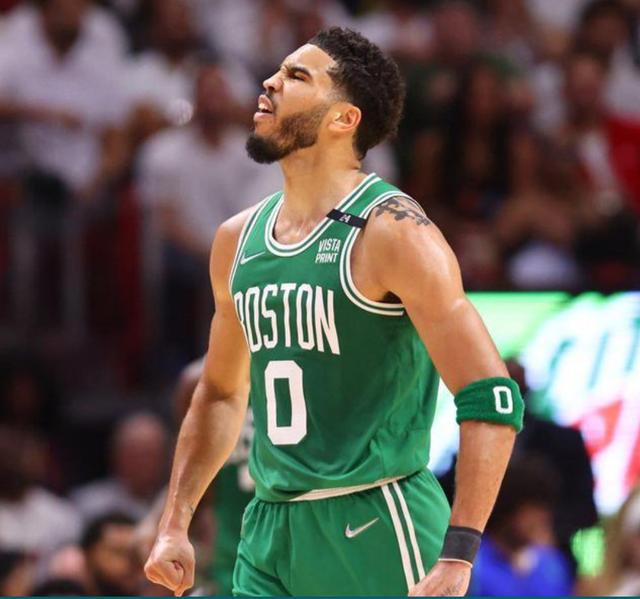 关于塔图姆连续十场比赛得分超过出色防守，快船挑战极限！的信息