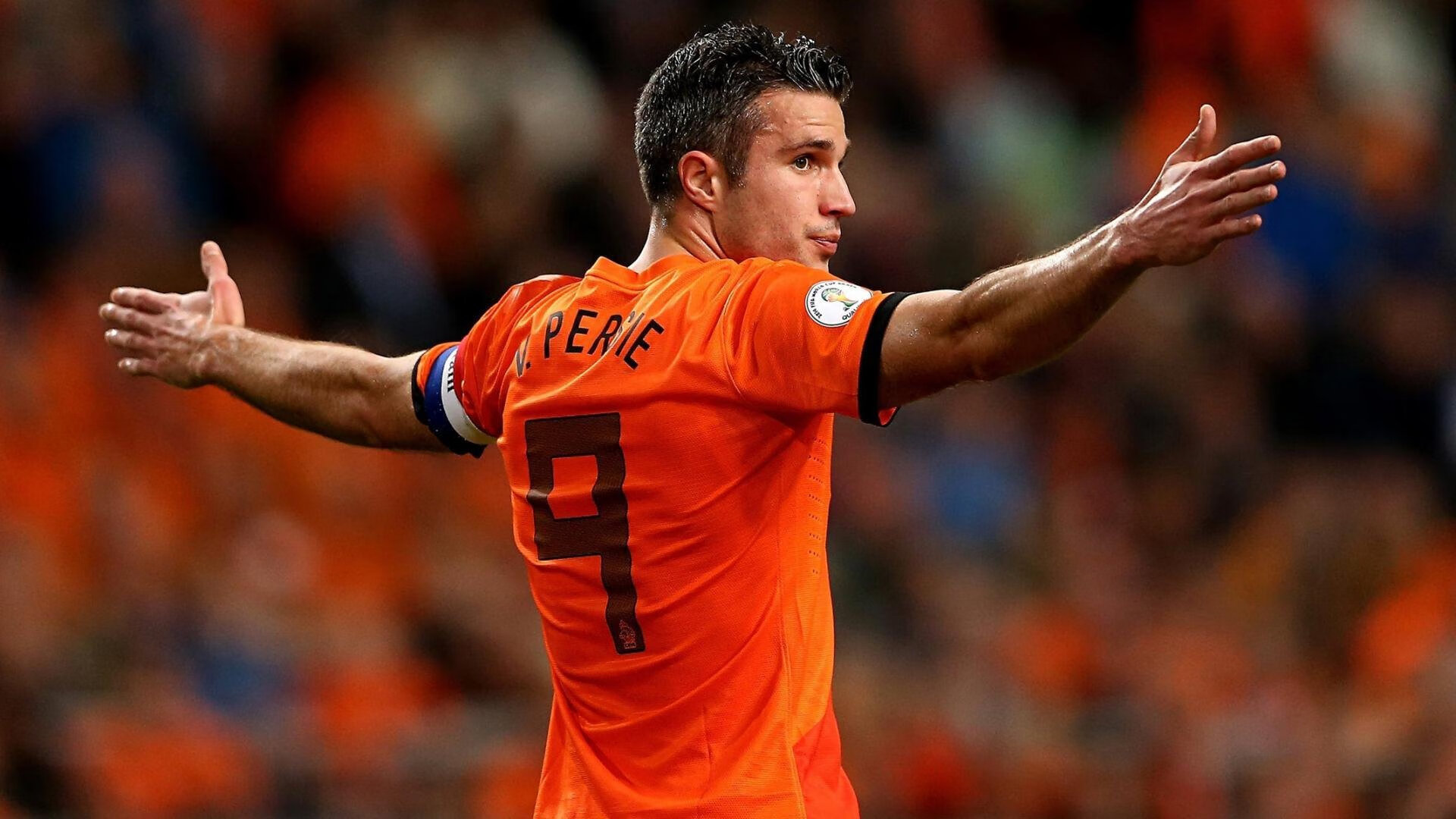 足球赛场焦点!德国队对阵巴西队,冠军之争悬念重重,胜负难料